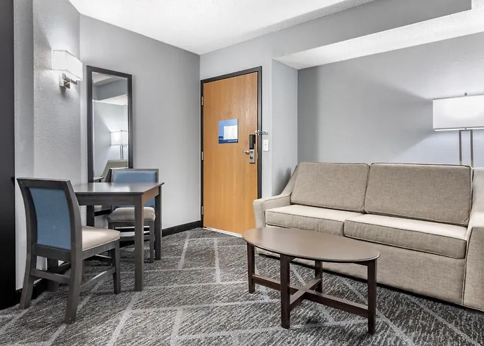 Western Edina - Minneapolis 3*