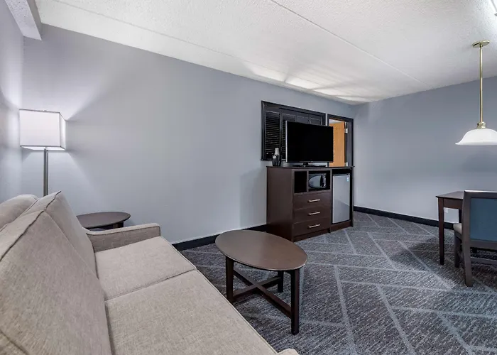 Western Edina - Minneapolis 3*